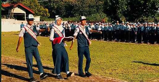 Galeri: Peringatan Hardiknas 2026 di SMP Negeri 1 Bringin - Foto 1